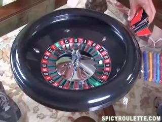 Imbecile chaps regjës lëkurësh dhe alexis capri luaj xxx film lojë qirje lojë seks lojë dhe kam hedhur në ekip xxx festë