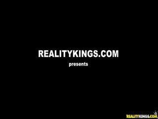 Damanie Shaking This Anal And Having It
