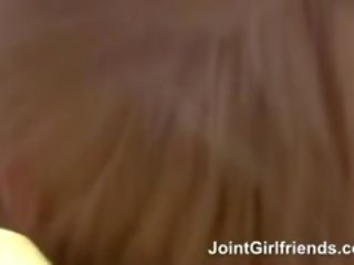 Kecil payu dara dame minuman gallons daripada air mani dalam pov