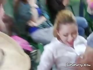 Тези жени сте ще див чукане на за отстраняване на бои