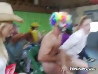 これらの 女性たち あります 行き ワイルド クソ ザ· ストリッパー