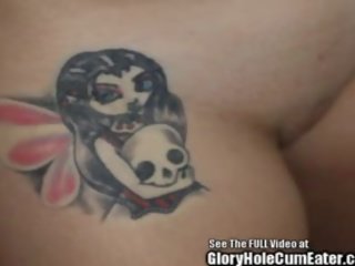 褐发女郎 小鸡 扼流圈 向下 putz 在 grandness 孔
