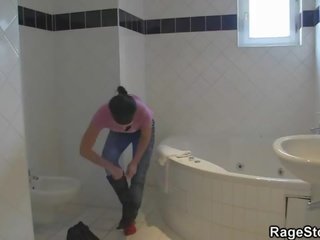 Dühös iskolásfiú csavarok övé gf -ban nagyon rude manner