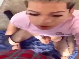 可爱的 femboy 得到 占主导地位