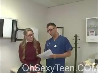 Amatore adoleshent bjonde pidh kontrolloj