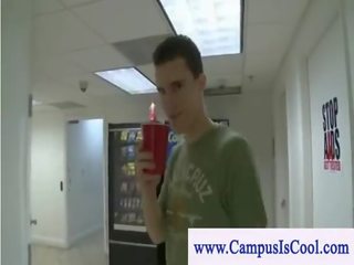 Campus schlampen gleichen sie belastung bei ein partei