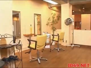 日本語 av モデル 頭 と 手