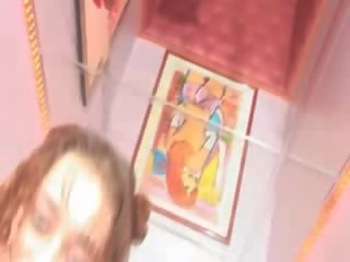벌거 벗은 한 brunet 에 disco 클럽