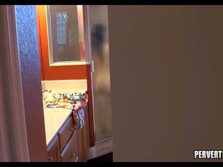 自信的 淋浴 adolescent 不 頭腦 存在 taped