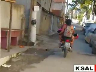 Entramos na comunidade pra visitar um amigo e fizemos muita putaria e varios movs - ビデオ completos いいえ 赤