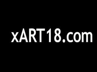 Màu hồng thả và sang trọng cọ xát của âm vật
