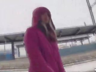 Yanıp sönen yabancı üstüne bir uyuyan
