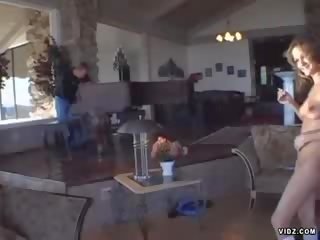 背後 該 場景 的 妓女 消毒鋪 為 xxx 夾