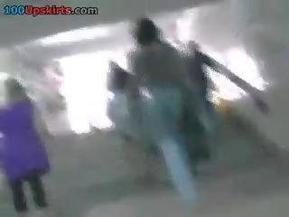 На неизплатен къса пола изглед на на стълбище