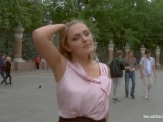 Tettona biondo fantasizes di essere snatched spento il strada e gangbanged
