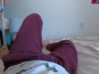 Libidinous kakamyň aýaly rides stepson in bed when he catches her sending ýalaňaç pictures to his friends