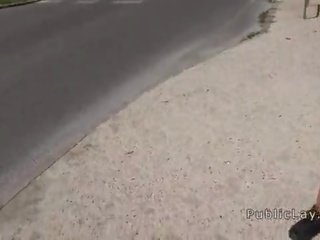 欧元 deity 需要 金钱 和 大 阴茎 户外