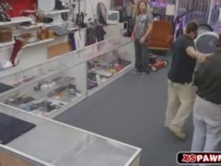 멋진 레즈비언 엿 에 pawn 가게 에 리드 약 특별한 현금