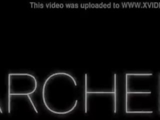 Arched&colon; 융통성있는 멕시코 양진이 페니 누워 이 기름을 바른 성인 비디오 와 laz fyre