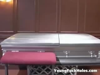 Bizzare pank iki adam sikiş next to the gör of their dead friend, just to pay her the last respect.