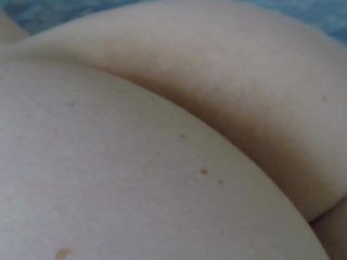 Amatér hottie škádlí ji velký kolo tupo s a dildo