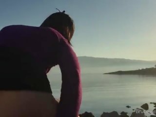 Sunrise 臟 視頻 - 公 fucking&comma; bj & 小便 玩 為 嬌小 耍大牌