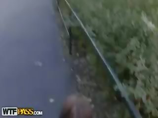 Jemagat öňünde agzyňa almak from a diva