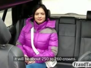Голям естествен цици аматьори путка прецака с извратен човек шофьор