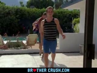 Brothercrush - starší stepbrother a milenec souložit a first-rate twink na a masáž stůl