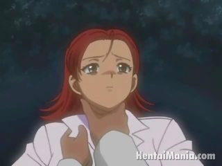 Fiery redheaded anime ingel saamine miniatuurne tussu naelutatud poolt tema clean-cut noor mees