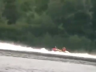 裸体主义者 海滩 ~hydropark ~the 河 dnepr ~kiev 10