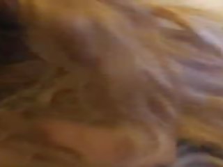 Petit fac fille obtient son cerveau baisée dehors