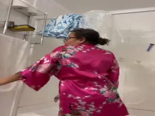 Anna grown Mature latina dancing in her robe&comma; subscribe to my onlyfans to see the big reveal onlyfans&period;com&sol;annamariamaturelatina