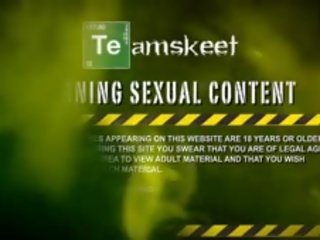 Erotik muda perempuan adalah memberi tamparan kerja dalam exchange untuk keras wang