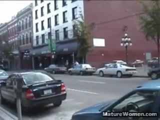 Ne gjetur ella ecje downtown në takoj të saj bashkëshort për lunch. kur ben pyeti për të saj seks film jetë, ajo admitted në jo duke pasur mjaft dhe agreed në finish një survey prapa në një studio. shortly pas finding