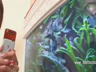 Natashas 娘們 擦 上 大 aquarium