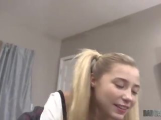 Apró tini lépés adolescent carolina sweets akar daddies fallosz mély belül a neki!