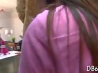 Yong pleasant Girls Doing Orall-service Pleasure