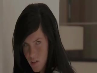 Уникален blackhaired богиня с лунички