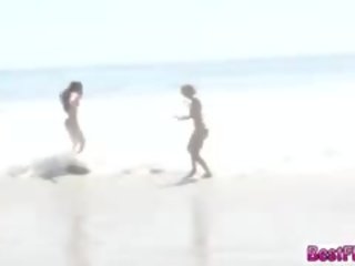 예쁜 숙녀 surfing 용 큰 단단한 자지 에 그만큼 바닷가
