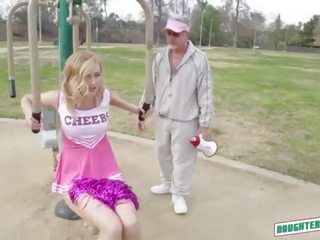 Cheerleaders alexa và molly