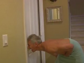 Pengintipan step-dad dada mani
