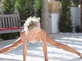 Terrific flexi bony bata babae umiihi labas