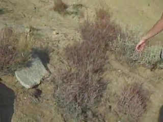 I tmerrshëm dhe e pisët prapanicë i lakuriq adoleshent në hapur ajror për ju