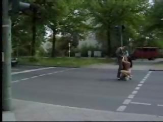 Jemagat öňünde blow extracting and fuck on the streets