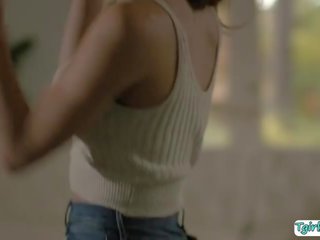 Admirable dude lets his banci stepsister fuck his bokong
