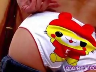 섹시한 젊은 금발의 귀여운 니플