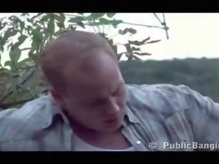Javno seks film - javno trojček pri a vlak postaja