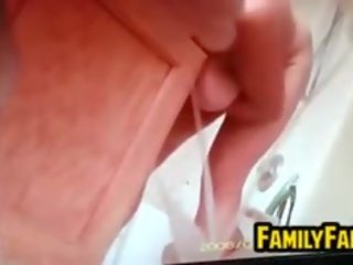Стъпка сестра като а душ