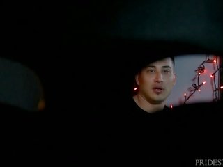 사냥꾼 도착 엿 로 에이 mysterious 가면을 쓴 사람 에 할로윈